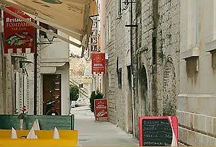 فندق Villa Fontana تروغير
